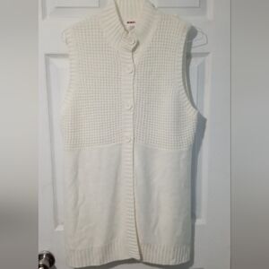 Cream Sleeveless Button-Up Sweater Vest
